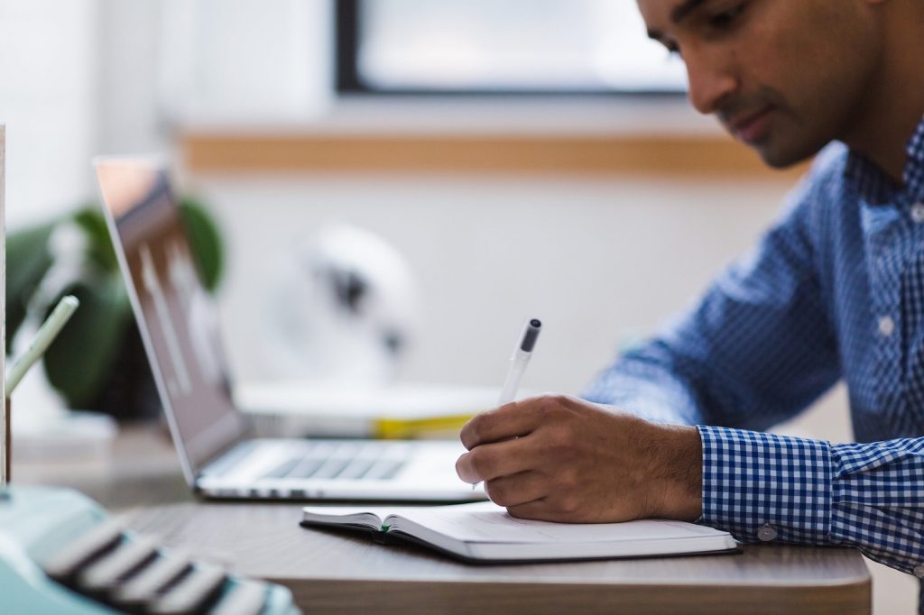 accountant-financial-planner-on-laptop